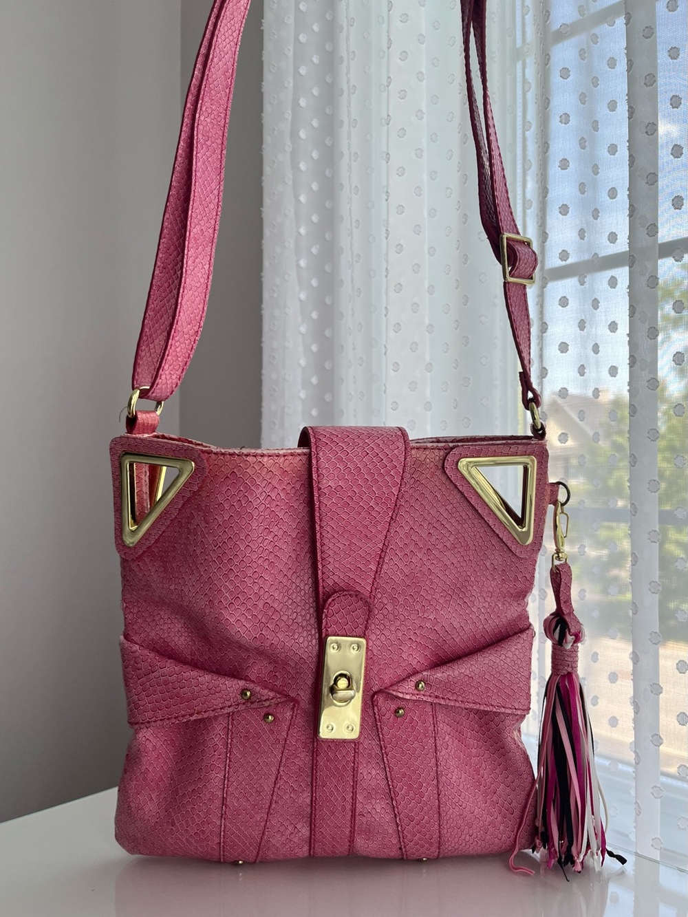 Jessica Simpson Y2K Pink Snakeskin Pattern Crossbody with Tassel and Gold Accent